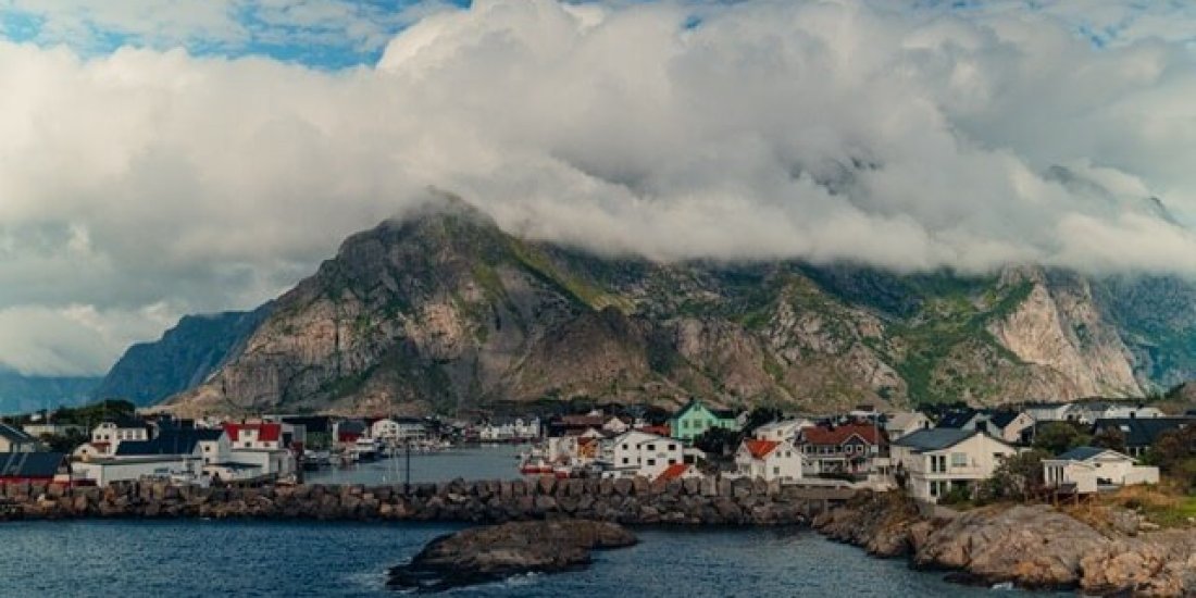 Henningsvær, Norvège en fourgon aménagé